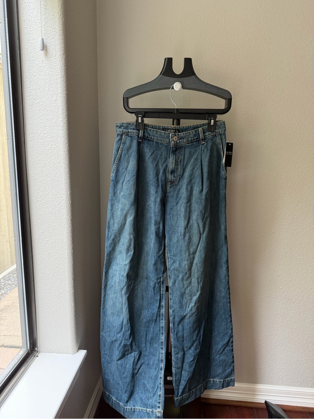 Lauren Ralph Lauren High Rise Pleated Wide Leg Jean - Picture 4 of 11
